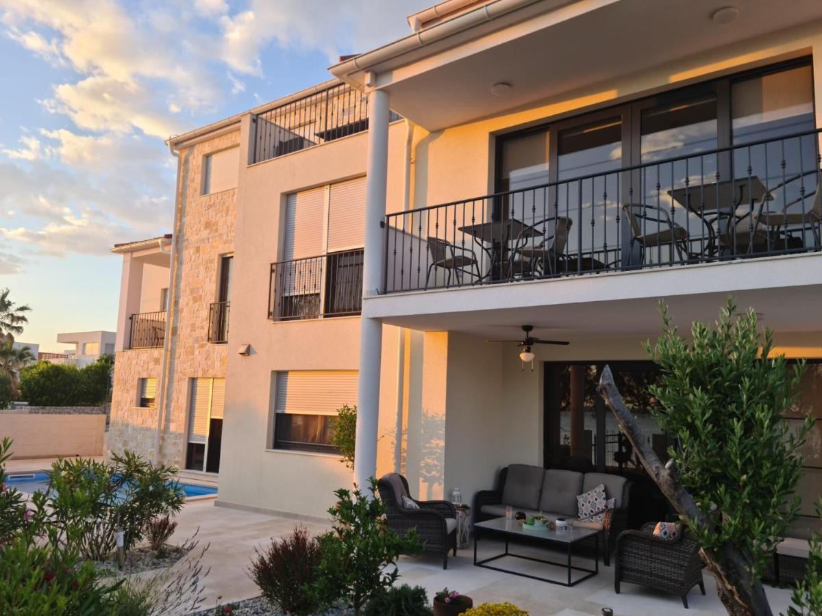 Appartments Akrapovic فرسي المظهر الخارجي الصورة